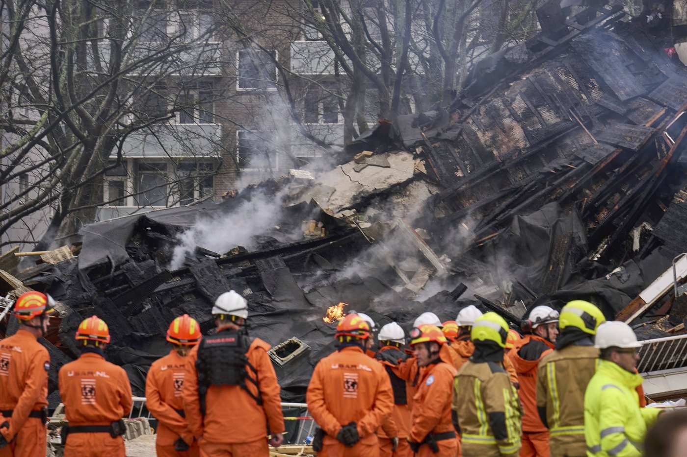 Dutch police arrest 3 with possible links to huge apartment explosion that killed 6 in The Hague | iNFOnews.ca Dutch police arrest 3 with possible links to huge apartment explosion that killed 6 in The Hague | iNFOnews.ca