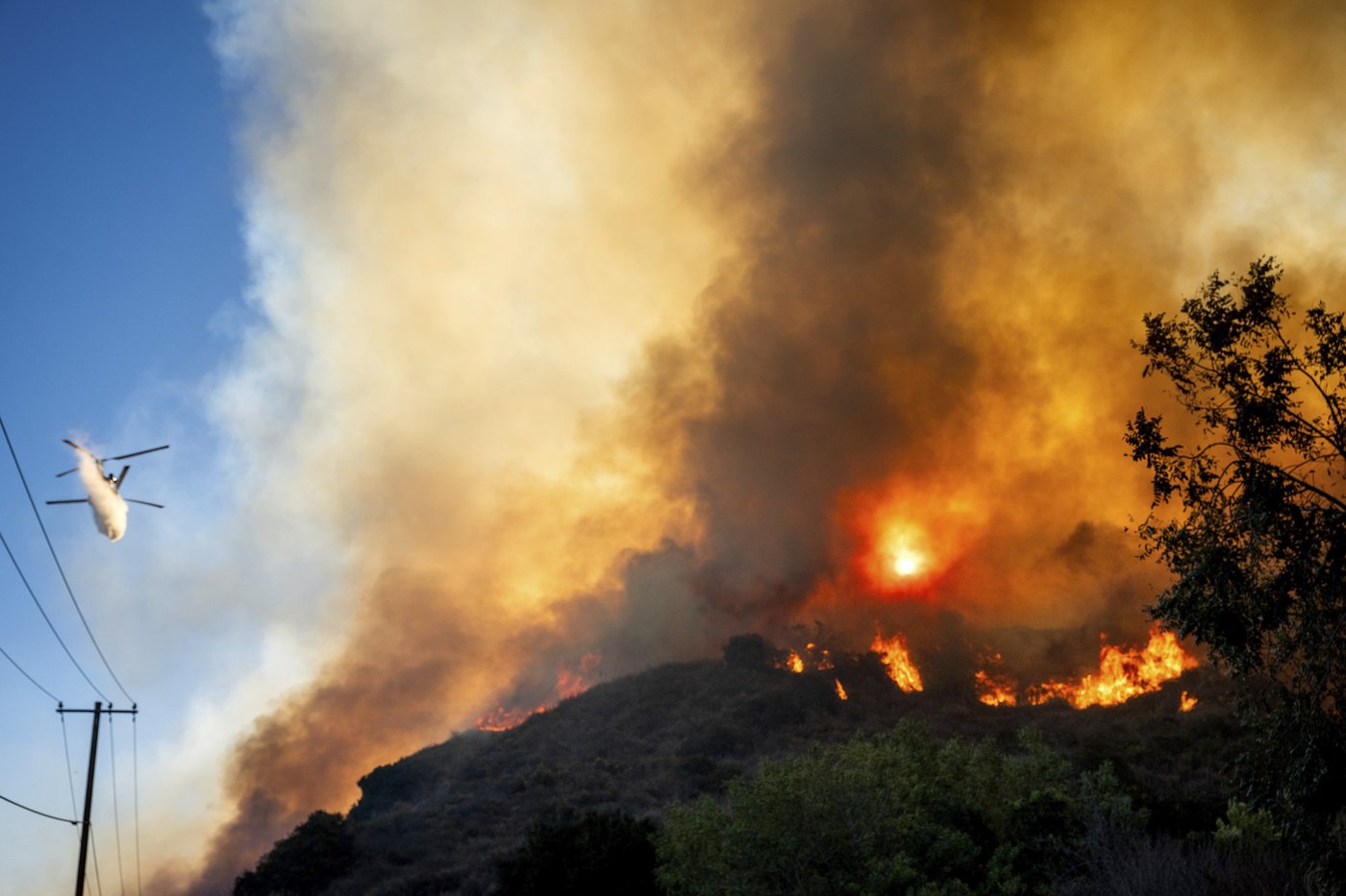 Southern California wildfire destroys 132 structures as officials look for fierce winds to subside | iNFOnews.ca Southern California wildfire destroys 132 structures as officials look for fierce winds to subside | iNFOnews.ca