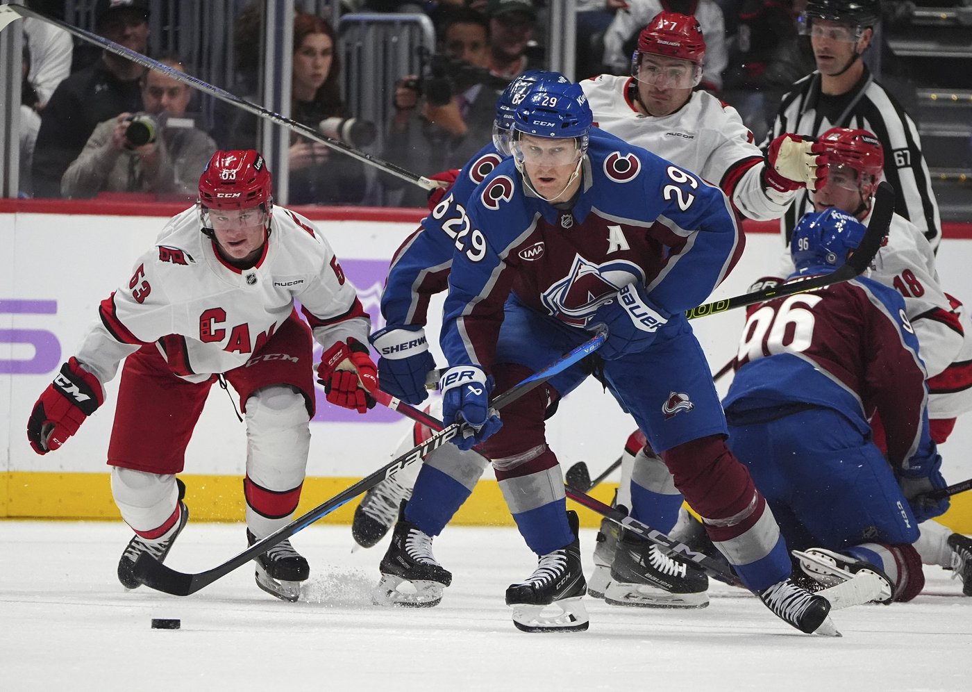 Avalanche score 5 goals in second period and end Hurricanes' 8-game win streak, 6-4 | iNFOnews.ca Avalanche score 5 goals in second period and end Hurricanes' 8-game win streak, 6-4 | iNFOnews.ca