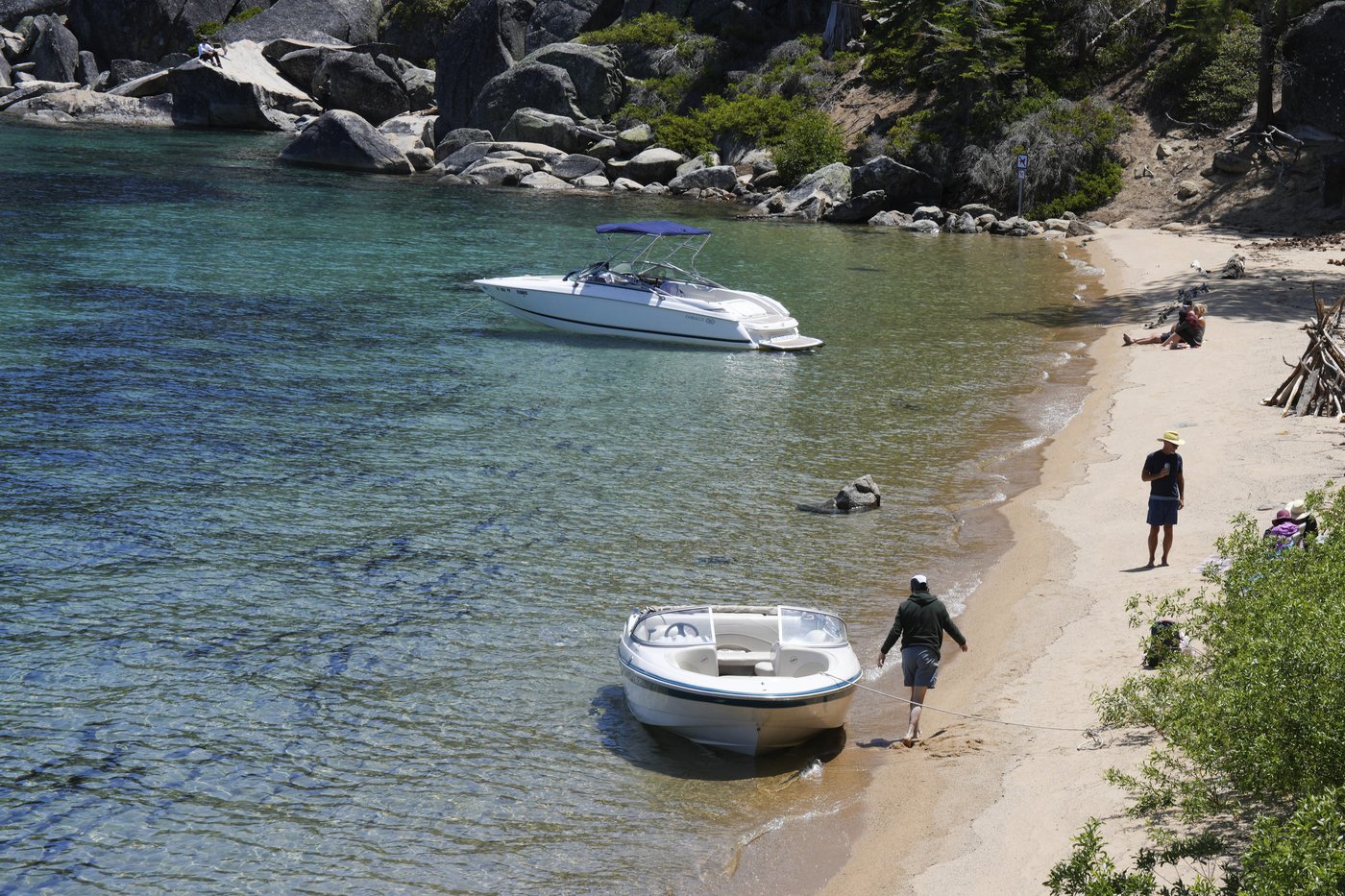 No one killed in the Lake Tahoe boat capsizing wore a life vest, investigators say | iNFOnews.ca No one killed in the Lake Tahoe boat capsizing wore a life vest, investigators say | iNFOnews.ca