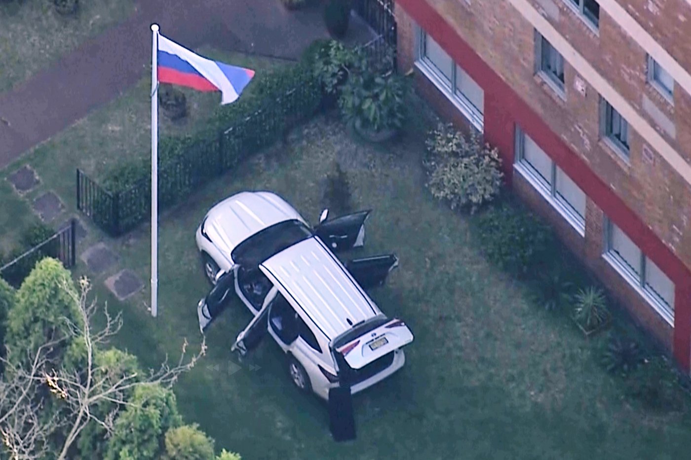 Man charged after SUV crashes into gate of Russian consulate in Sydney | iNFOnews.ca