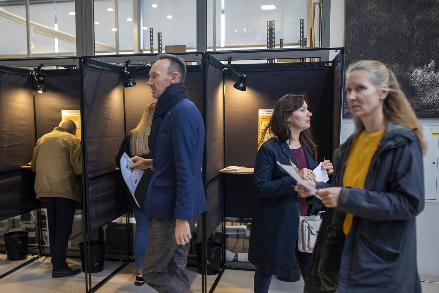 Lithuanians vote in parliamentary election with many looking for change despite a strong economy | iNFOnews.ca Lithuanians vote in parliamentary election with many looking for change despite a strong economy | iNFOnews.ca