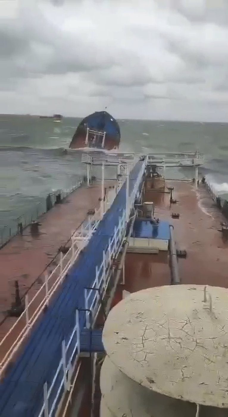 Oil spill in Kerch Strait after two Russian oil tankers seriously damaged in storm | iNFOnews.ca