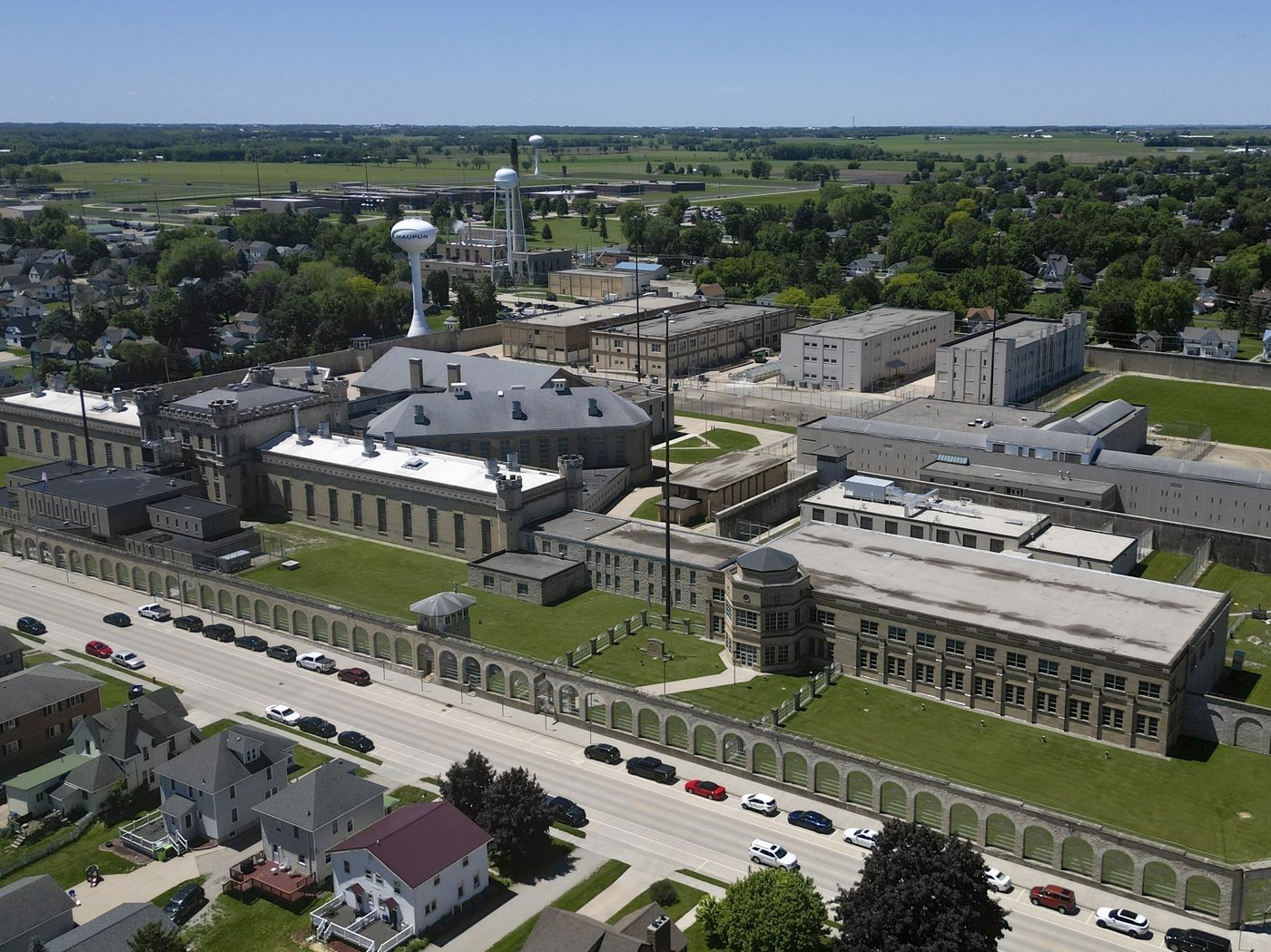 Wisconsin governor floats plan to close 19th-century prison and overhaul corrections system | iNFOnews.ca Wisconsin governor floats plan to close 19th-century prison and overhaul corrections system | iNFOnews.ca