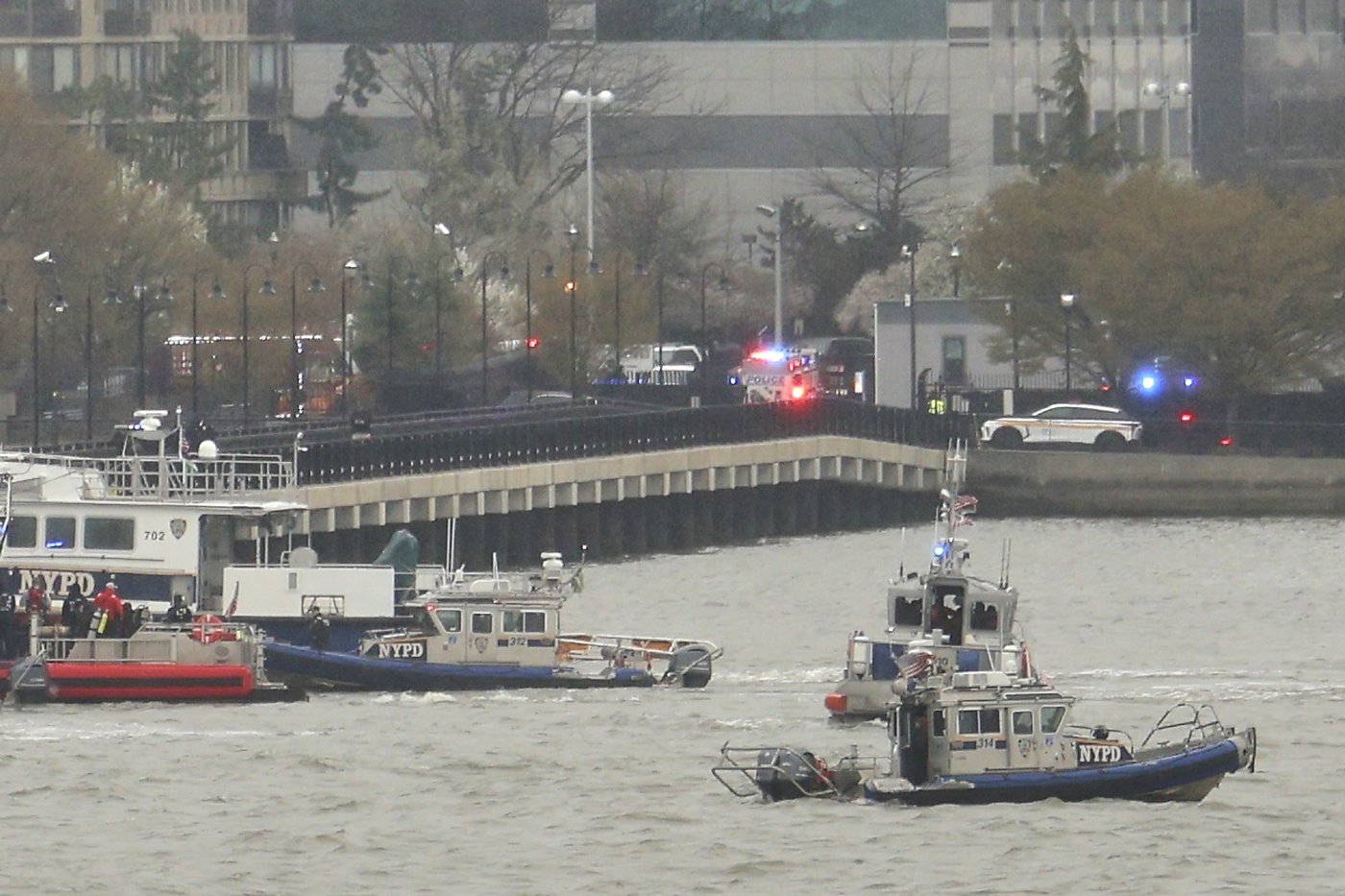 New York City helicopter flights face scrutiny after Hudson River crash. A look at past crashes | iNFOnews.ca