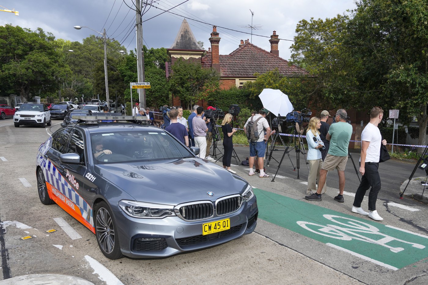 Vandals burn a car and spray graffiti in latest antisemitic attack in Sydney | iNFOnews.ca