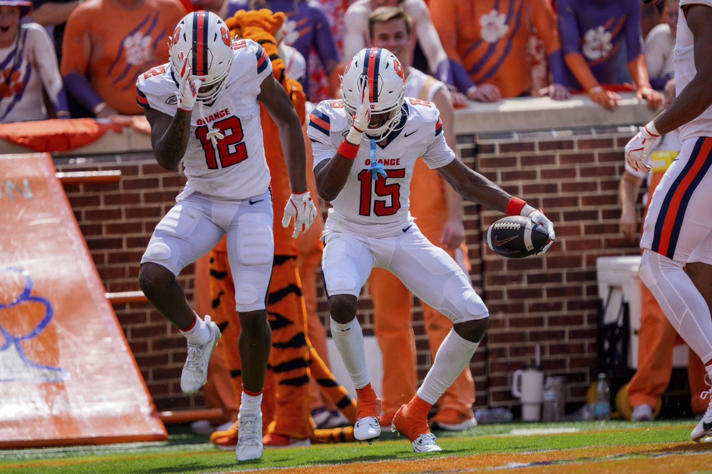 Angeli, Syracuse upset Clemson 34-21; Dabo Swinney off to worst start of his career | iNFOnews.ca Angeli, Syracuse upset Clemson 34-21; Dabo Swinney off to worst start of his career | iNFOnews.ca
