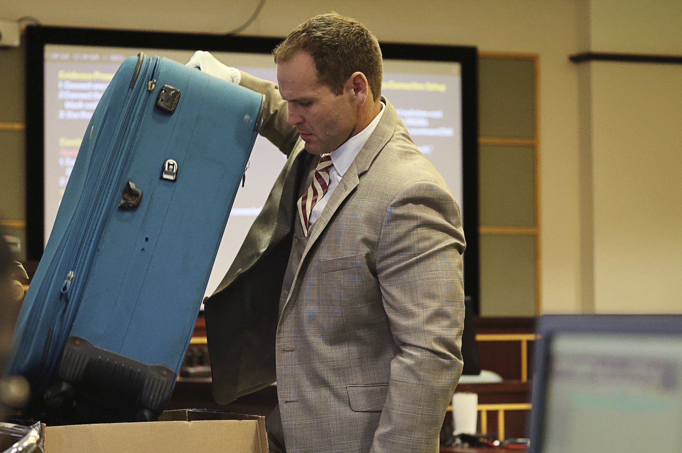 Florida woman found guilty of murder for leaving her boyfriend to die in a suitcase | iNFOnews.ca