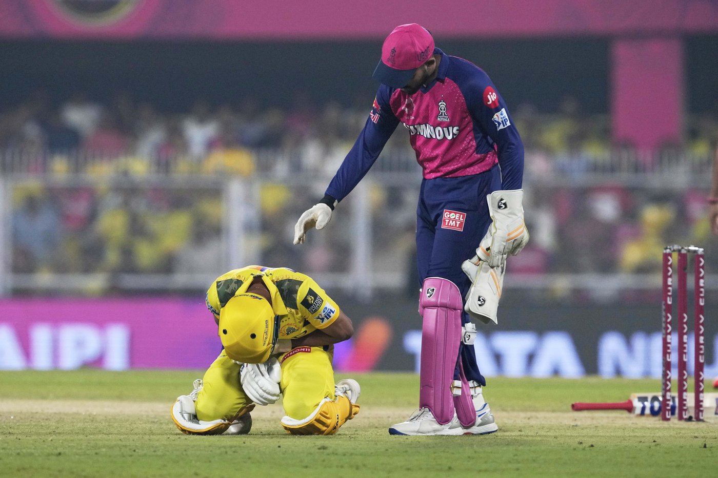 Veteran Dhoni steps in after elbow fracture rules Chennai captain Gaikwad out of IPL | iNFOnews.ca