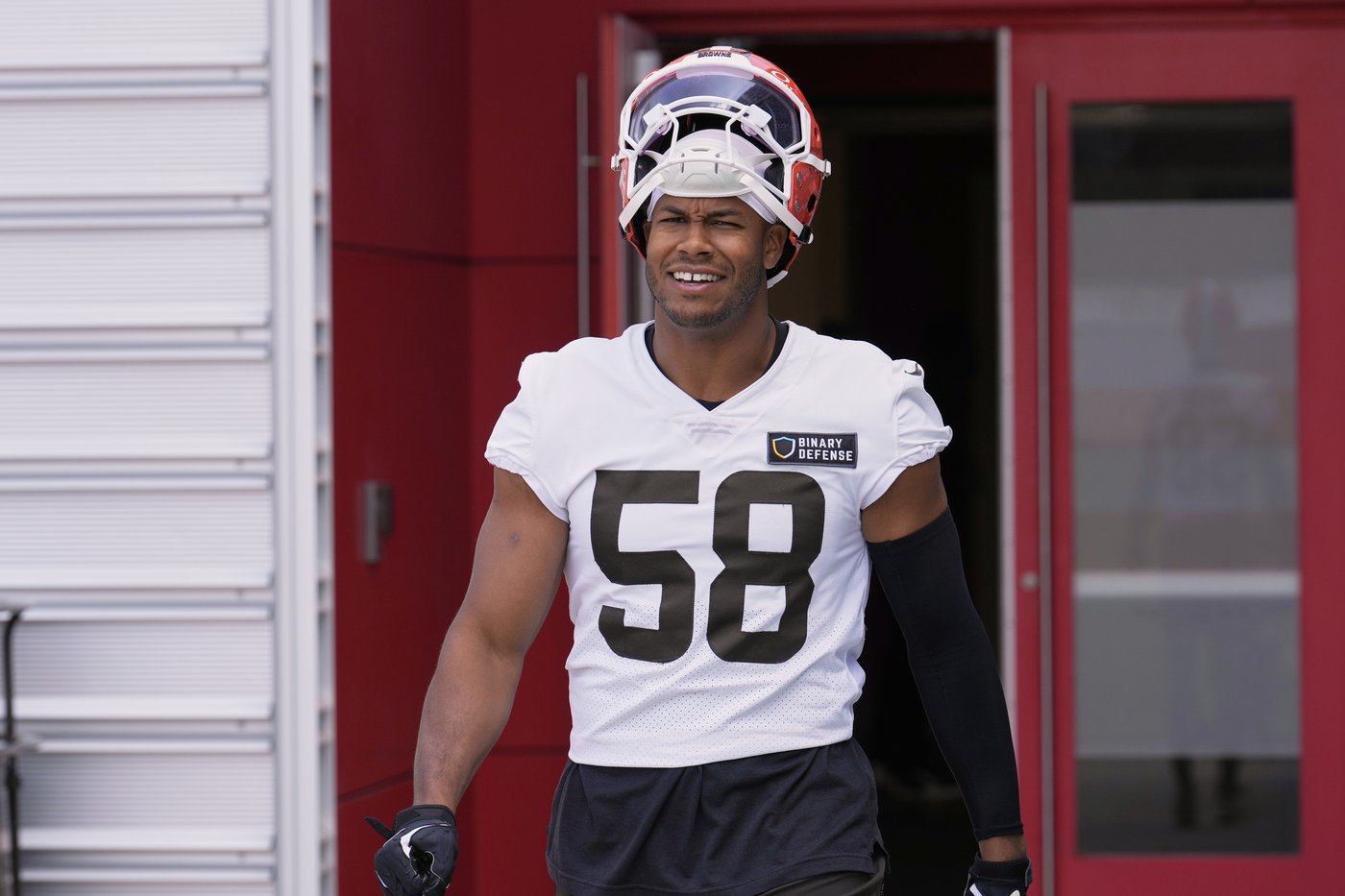 Jordan Hicks retires, leaving Browns with more concerns at linebacker | iNFOnews.ca