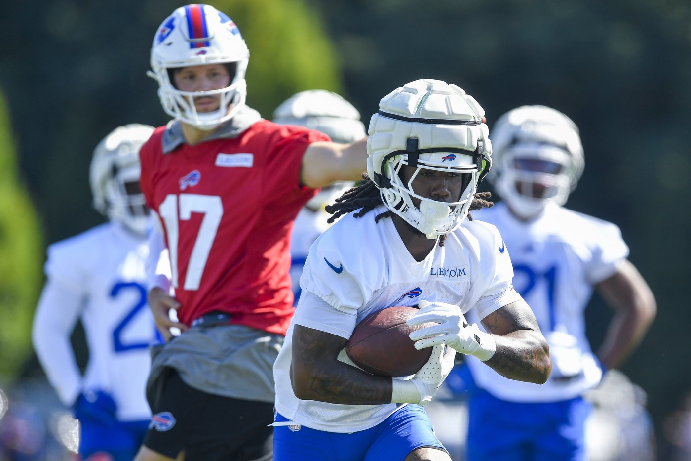 Running back James Cook's contract standoff with Bills reaches 3rd practice | iNFOnews.ca