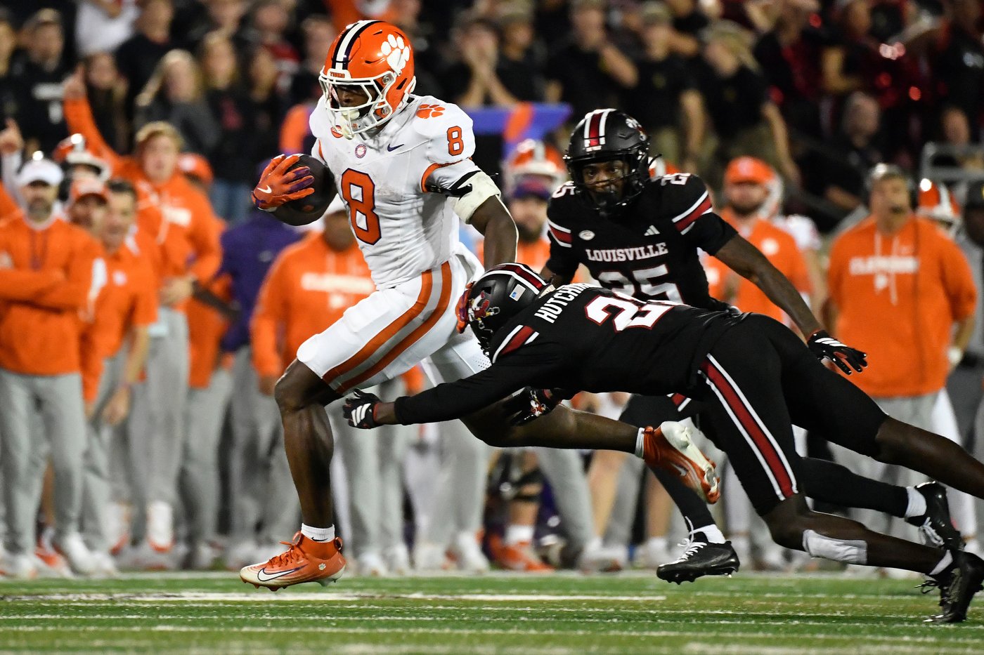 Clemson edges No. 19 Louisville 20-19 | iNFOnews.ca