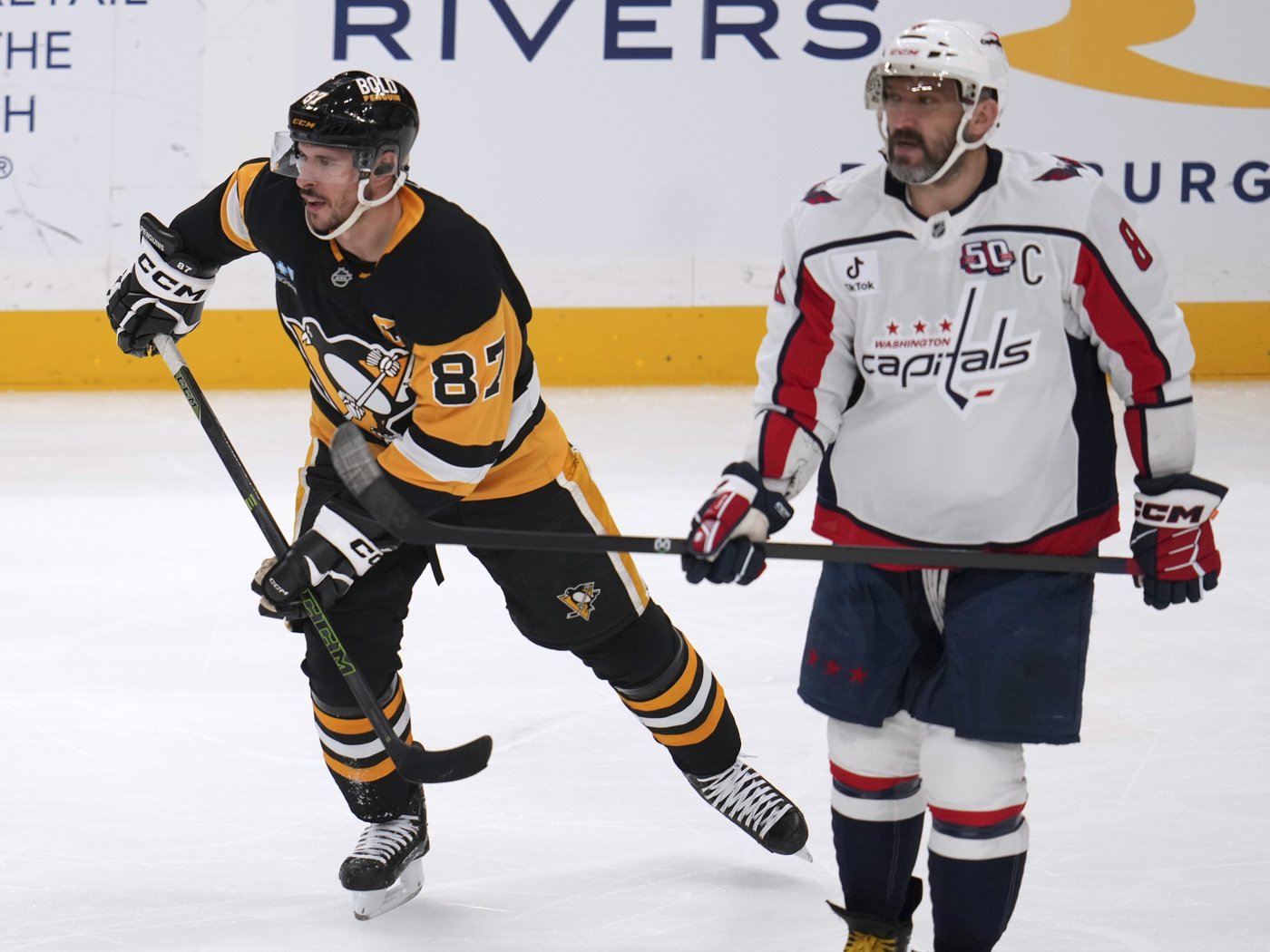 Ovechkin adds to record goal total, Crosby dazzles as Penguins top Capitals 5-2 in season finale | iNFOnews.ca