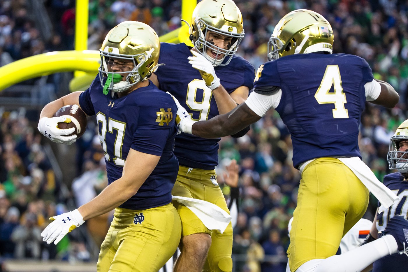 Leonard passes for 3 TDs and No. 8 Notre Dame forces 5 turnovers in a 35-14 win over Virginia | iNFOnews.ca Leonard passes for 3 TDs and No. 8 Notre Dame forces 5 turnovers in a 35-14 win over Virginia | iNFOnews.ca