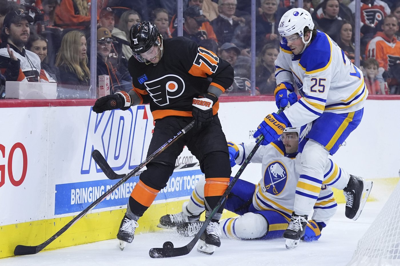Travis Konecny scores twice to lift the Flyers over the Sabres 5-2 | iNFOnews.ca
