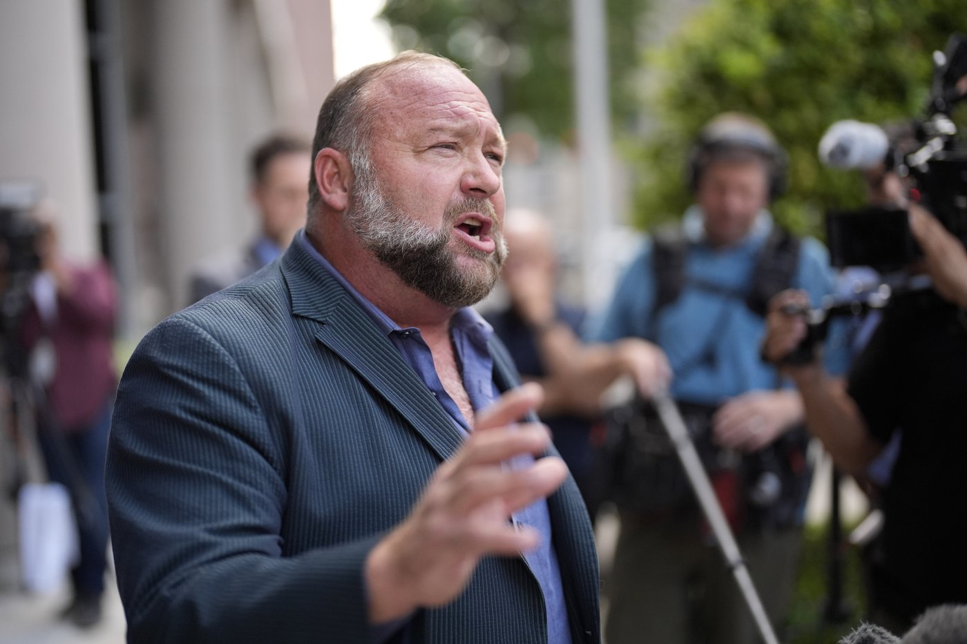 Satire slinger The Onion buys Alex Jones' Infowars at auction with help from Sandy Hook families | iNFOnews.ca Satire slinger The Onion buys Alex Jones' Infowars at auction with help from Sandy Hook families | iNFOnews.ca