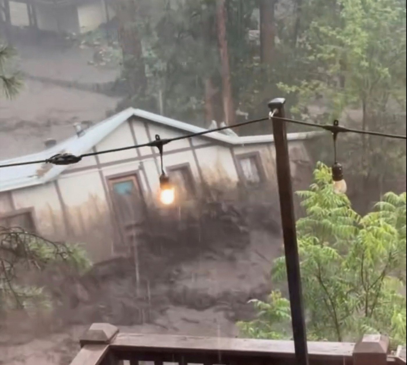 An entire house swept downstream in New Mexico floods seen as a symbol of the devastation | iNFOnews.ca An entire house swept downstream in New Mexico floods seen as a symbol of the devastation | iNFOnews.ca