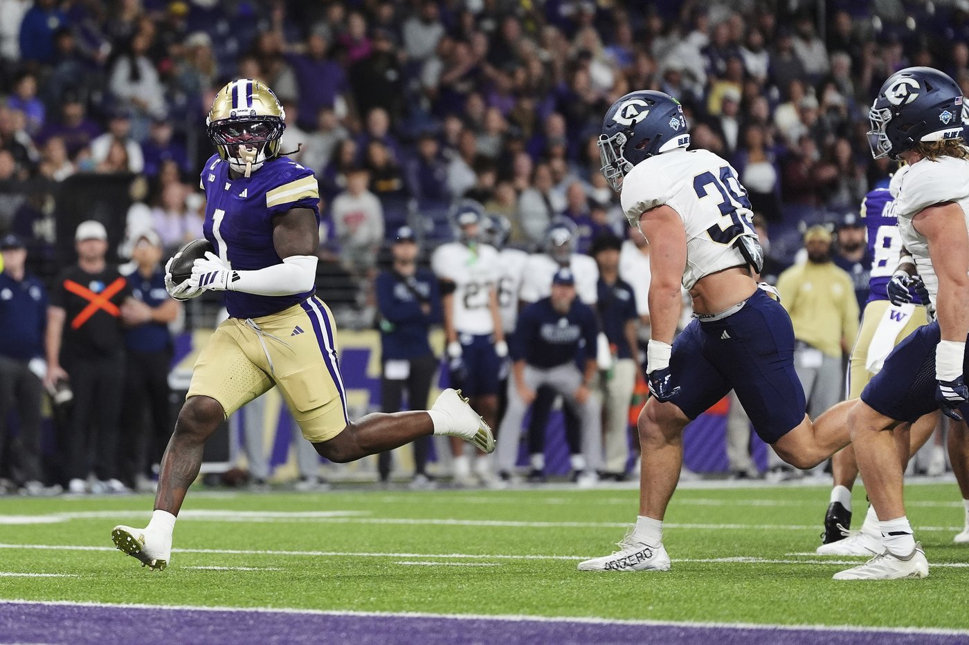 Jonah Coleman sets career high with 5 rushing touchdowns, Washington trounces UC Davis | iNFOnews.ca Jonah Coleman sets career high with 5 rushing touchdowns, Washington trounces UC Davis | iNFOnews.ca