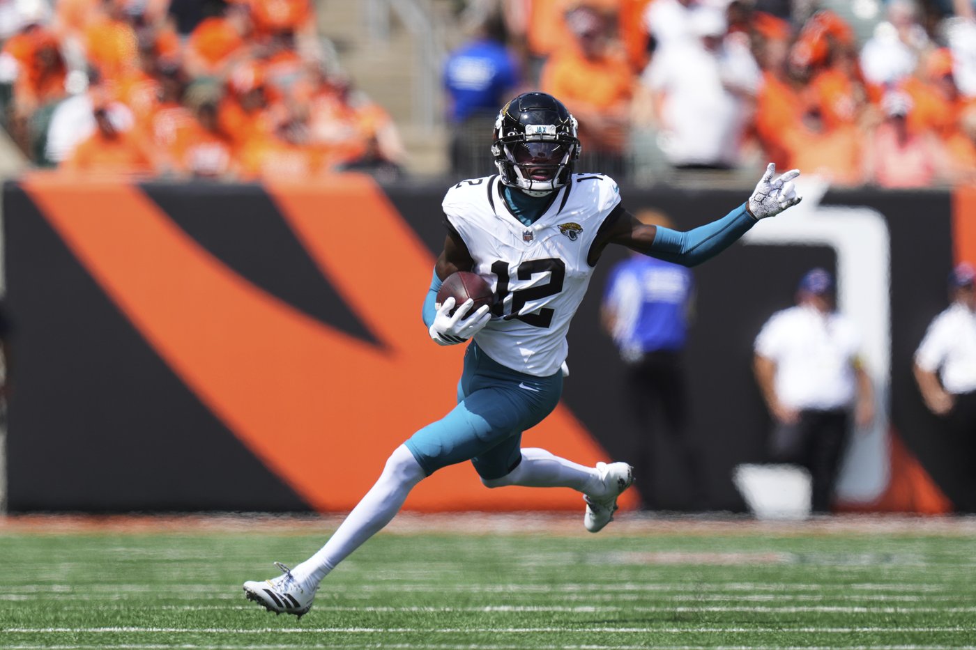 Jaguars rookie Travis Hunter sees more snaps on defense and commits key penalty in loss to Bengals | iNFOnews.ca Jaguars rookie Travis Hunter sees more snaps on defense and commits key penalty in loss to Bengals | iNFOnews.ca