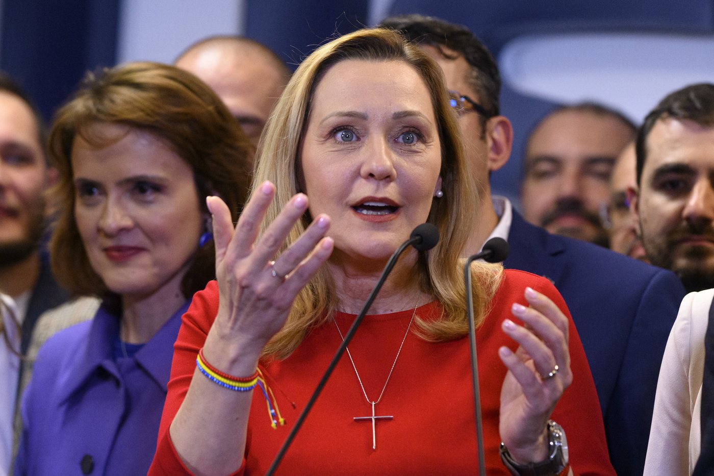 Far-right populist surprises in Romanian presidential election appearing set to enter runoff | iNFOnews.ca Far-right populist surprises in Romanian presidential election appearing set to enter runoff | iNFOnews.ca