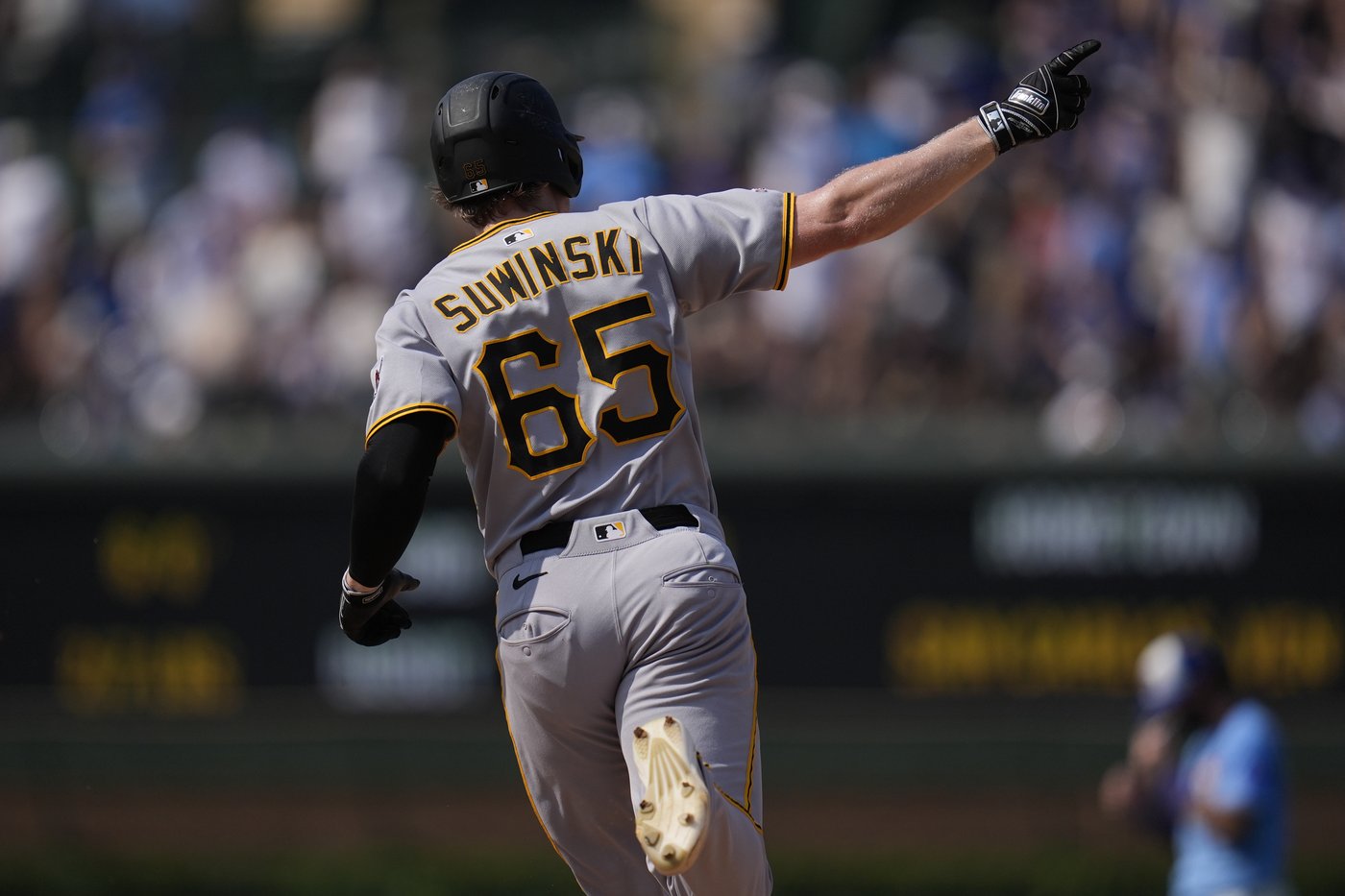 Jack Suwinski's tiebreaking homer in the 9th lifts Pirates over struggling Cubs 3-2 | iNFOnews.ca