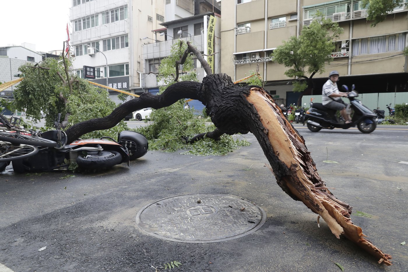 Work and travel resume across Taiwan after Typhoon Krathon finally dissipates | iNFOnews.ca Work and travel resume across Taiwan after Typhoon Krathon finally dissipates | iNFOnews.ca