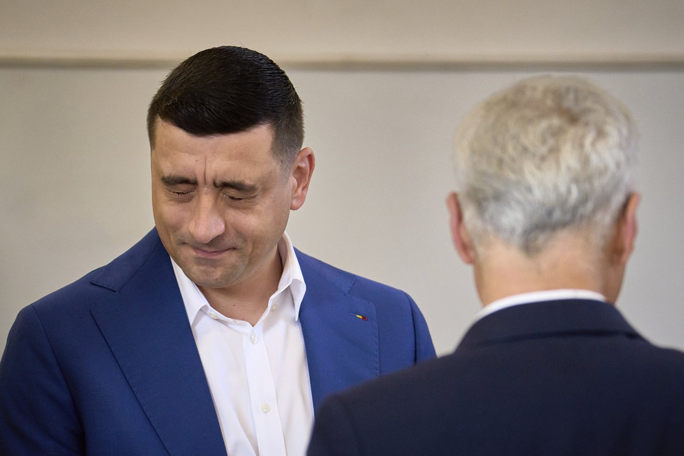Romania's new pro-European president puts it back on a Western course, but fault lines remain | iNFOnews.ca Romania's new pro-European president puts it back on a Western course, but fault lines remain | iNFOnews.ca