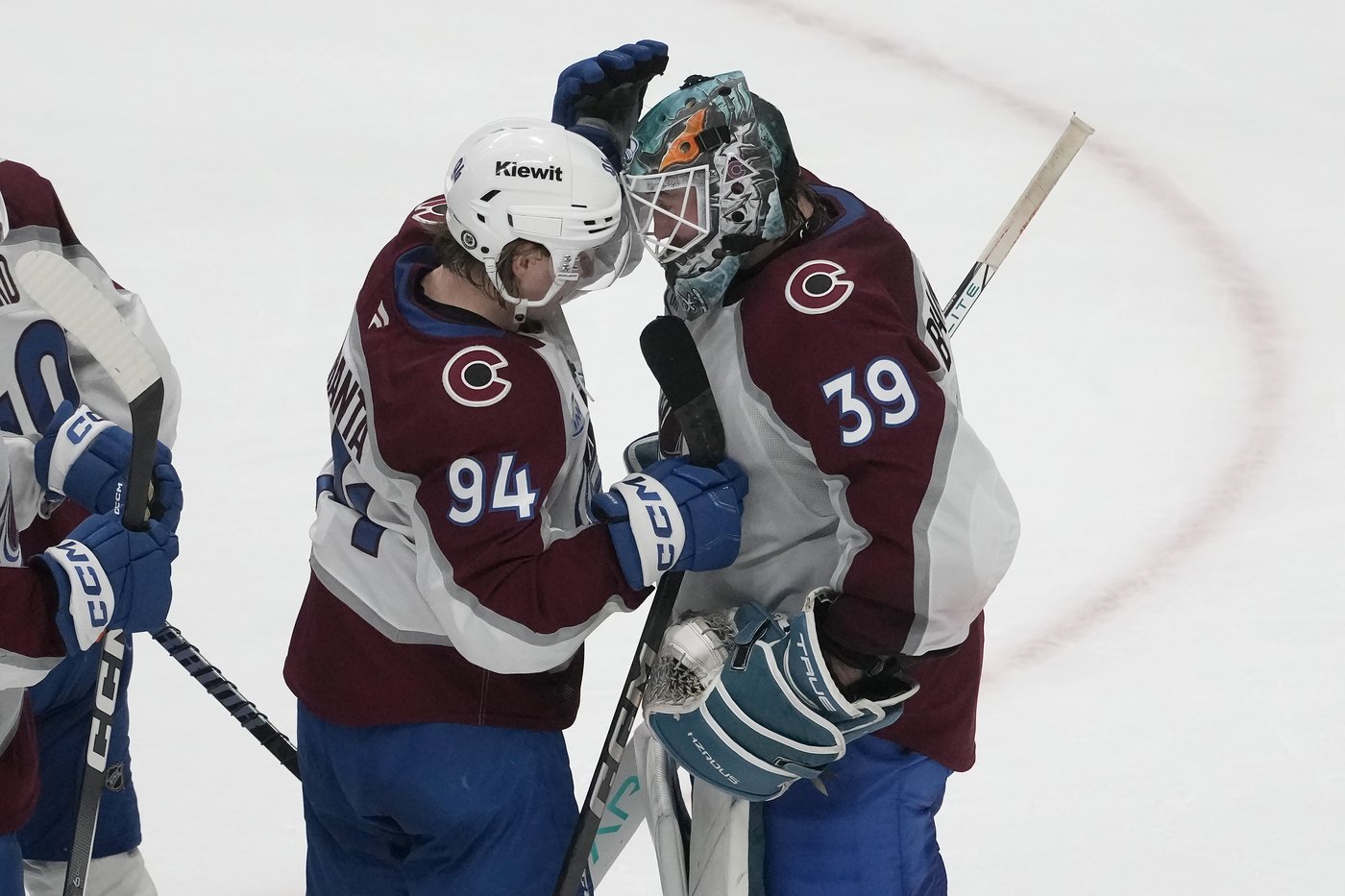 Kiviranta scores twice in 3rd, Blackwood gets win over former team as Avalanche beat Sharks 4-2 | iNFOnews.ca