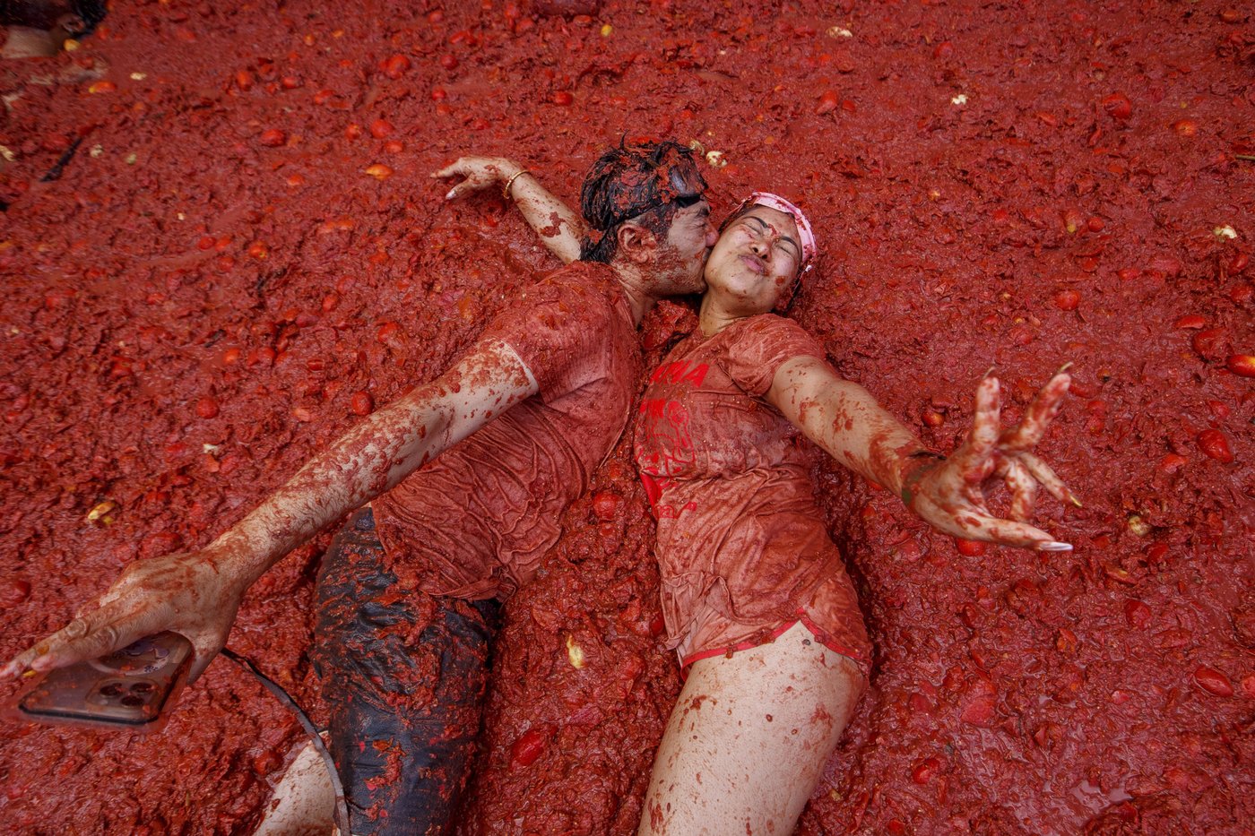 Photos show revelers taking part in Tomatina, the tomato-throwing festival in Spain | iNFOnews.ca