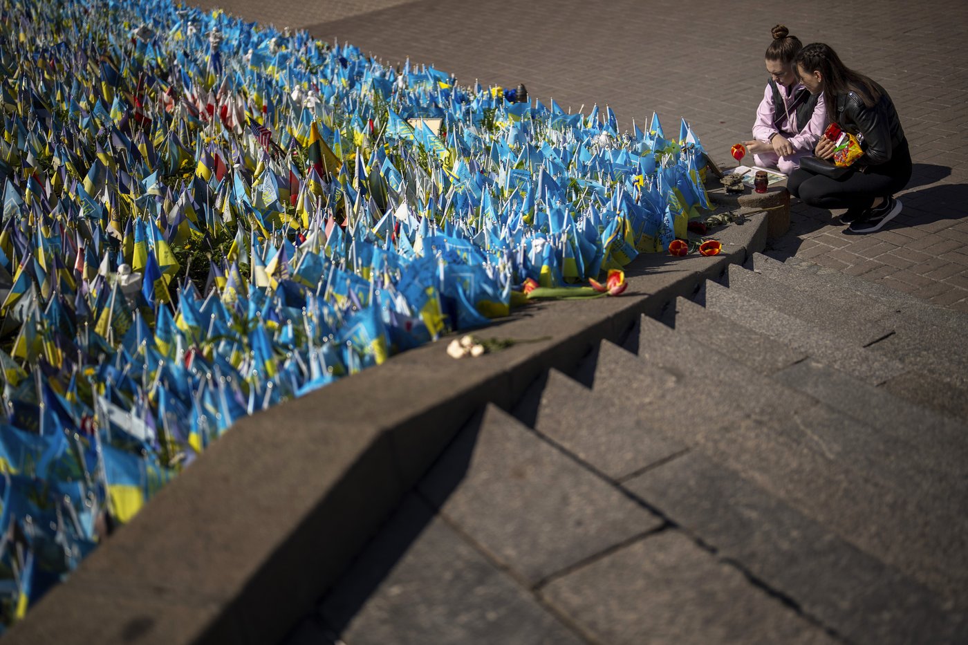 A makeshift memorial grows in Ukraine’s capital after 1,000 days of war | iNFOnews.ca