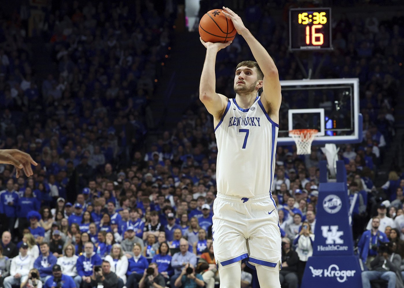 Koby Brea hits seven 3-pointers as No. 10 Kentucky hands No. 6 Florida its first loss, 106-100 | iNFOnews.ca