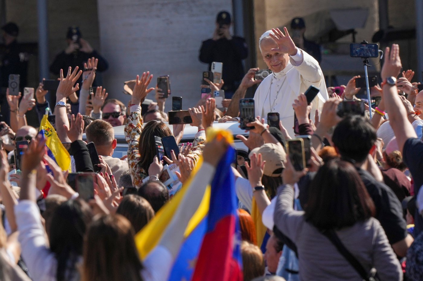Pope gives Venezuela reason to celebrate by canonizing its beloved 'doctor of the poor' as 1st saint | iNFOnews.ca