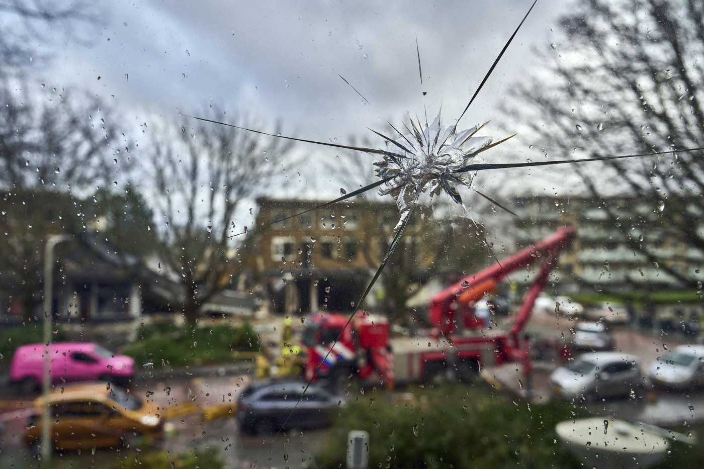 Dutch police arrest 3 with possible links to huge apartment explosion that killed 6 in The Hague | iNFOnews.ca Dutch police arrest 3 with possible links to huge apartment explosion that killed 6 in The Hague | iNFOnews.ca