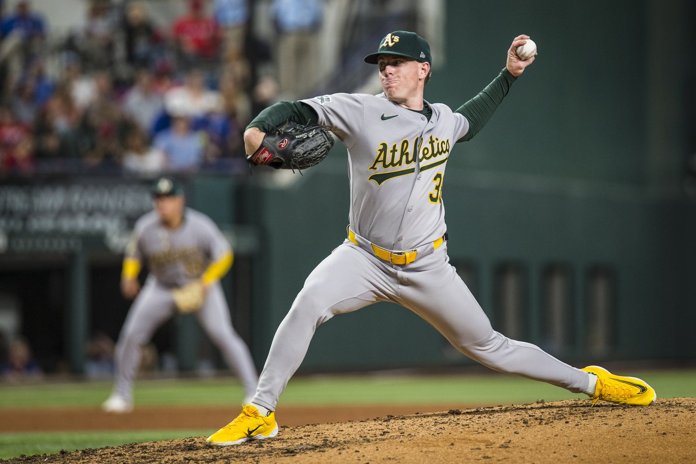 Soderstrom hits a 2-run double as the A's knock off the Rangers 2-1 | iNFOnews.ca