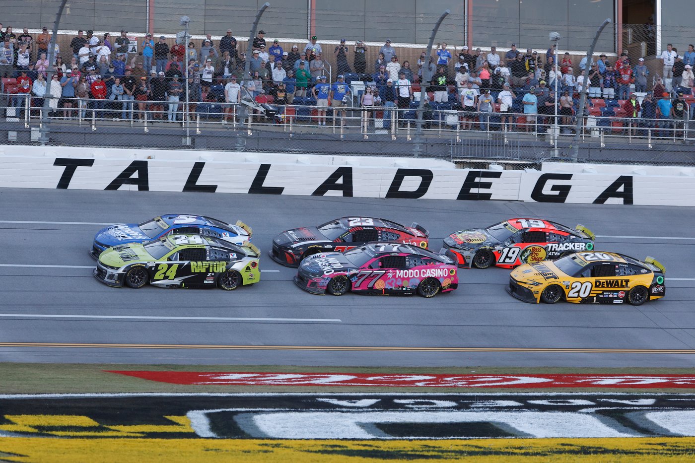 Michael Jordan laughs at NASCAR's claims as bitter antitrust feud barrels toward a trial | iNFOnews.ca