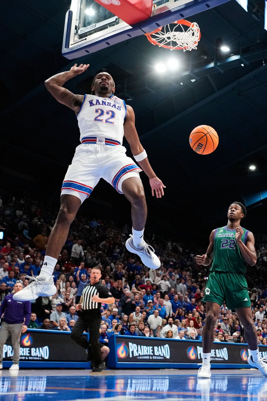 Freshman Darryn Peterson impresses with 21 points in 22 minutes in win for No. 19 Kansas | iNFOnews.ca