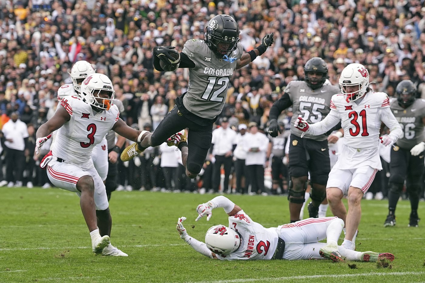 Travis Hunter, the 2-way standout for Colorado, is the AP college football player of the year | iNFOnews.ca