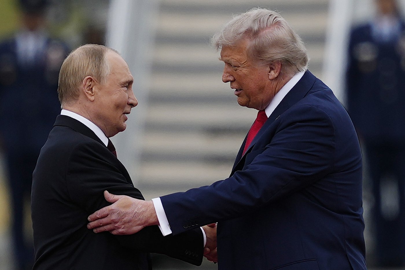For Trump and Putin, handshakes on a red carpet and a joint limo ride, then an abrupt ending | iNFOnews.ca
