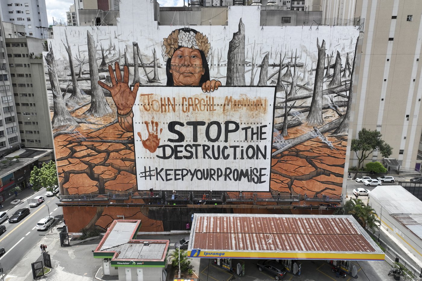 A Brazilian artist uses ash and mud for a massive Sao Paulo mural lamenting climate disasters | iNFOnews.ca A Brazilian artist uses ash and mud for a massive Sao Paulo mural lamenting climate disasters | iNFOnews.ca