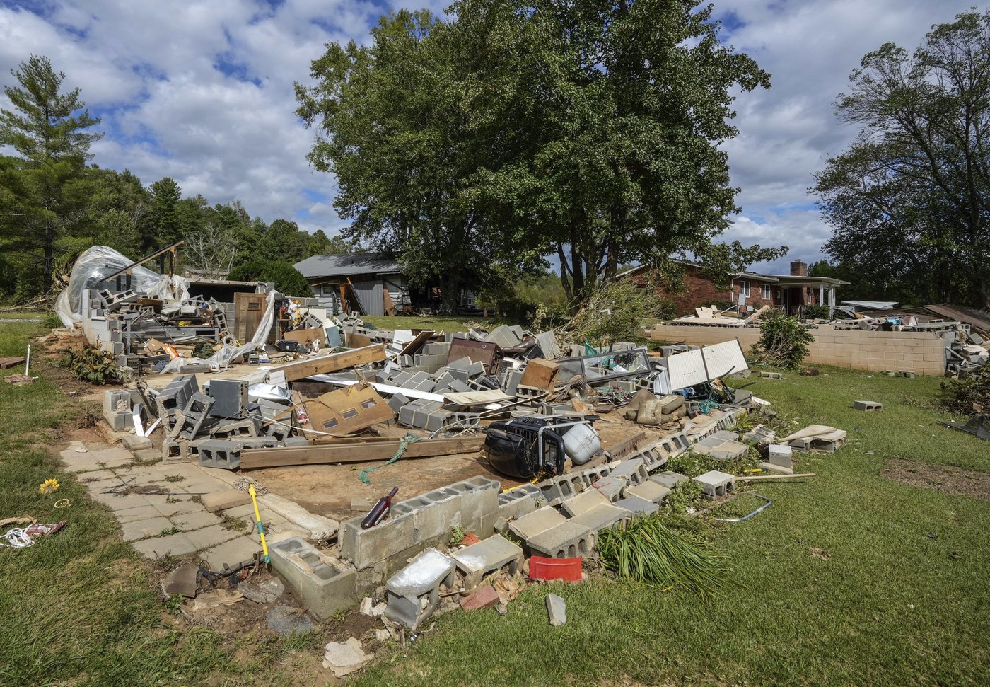 Biden estimates recovery could cost billions ahead of visit to Helene-raved Carolinas | iNFOnews.ca