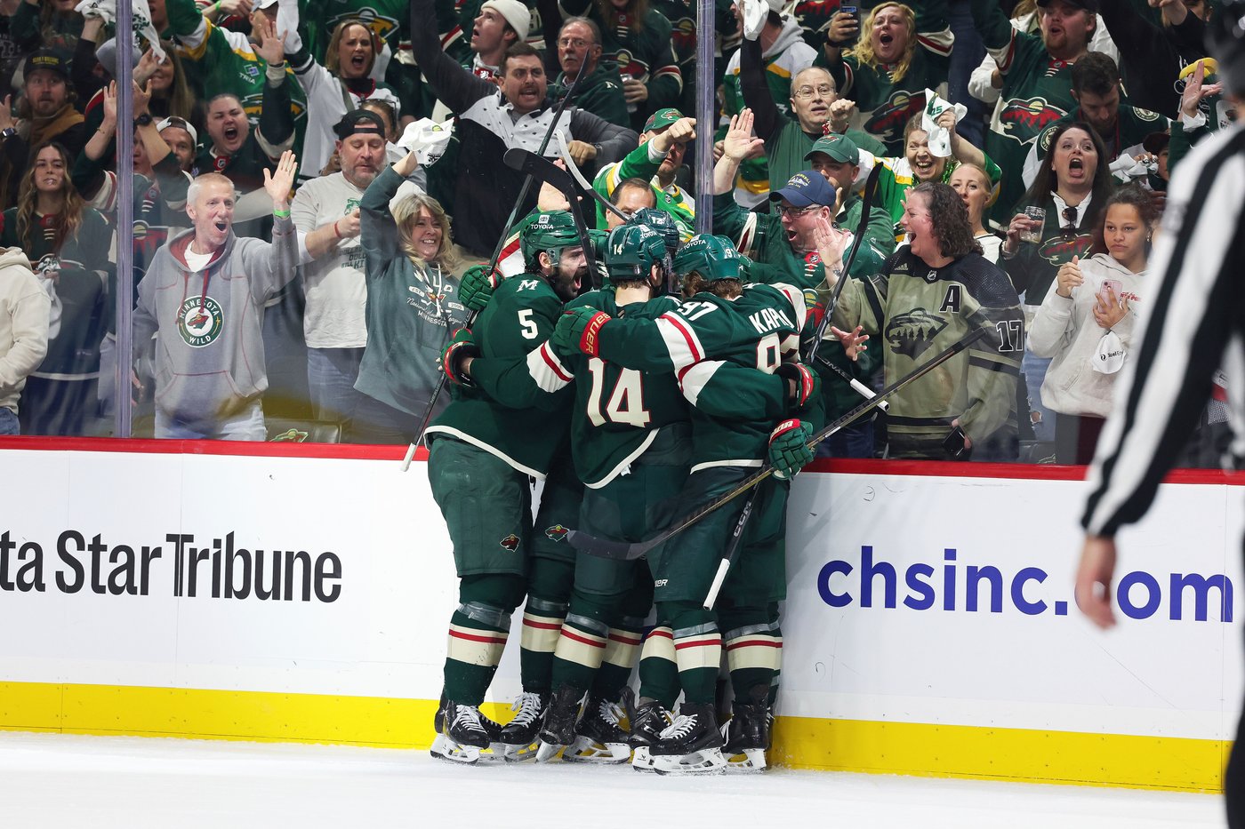 Barbashev scores in OT, Golden Knights beat Wild 4-3 to even series | iNFOnews.ca Barbashev scores in OT, Golden Knights beat Wild 4-3 to even series | iNFOnews.ca
