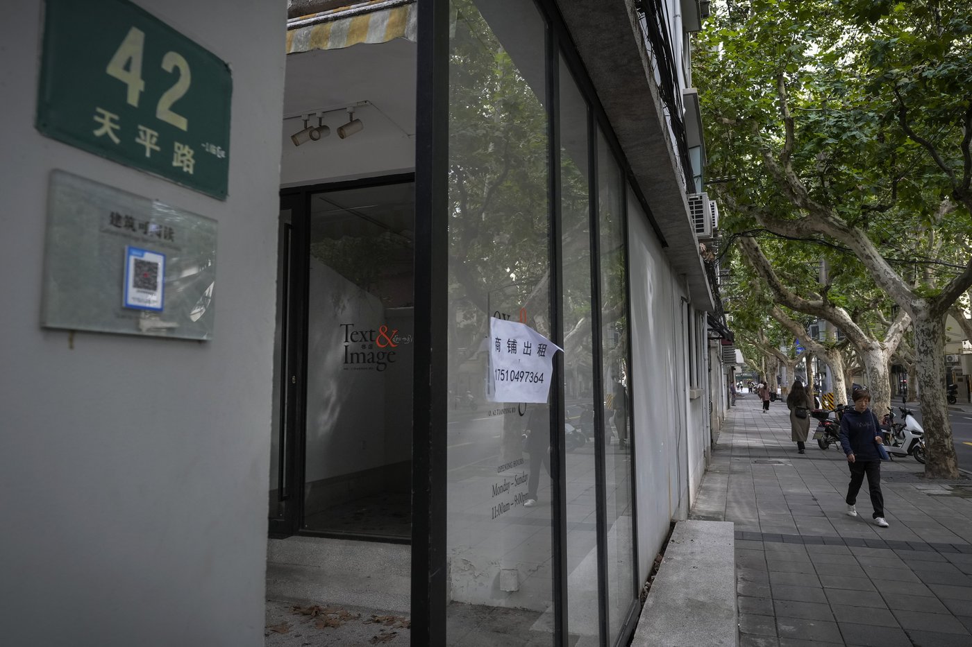 As China cracks down on bookstores at home, Chinese-language booksellers are flourishing overseas | iNFOnews.ca