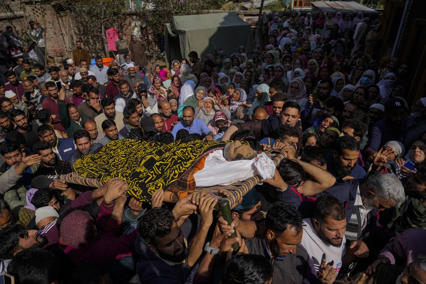 Gunmen kill 7 people working on a strategic tunnel project in Indian-controlled Kashmir | iNFOnews.ca Gunmen kill 7 people working on a strategic tunnel project in Indian-controlled Kashmir | iNFOnews.ca