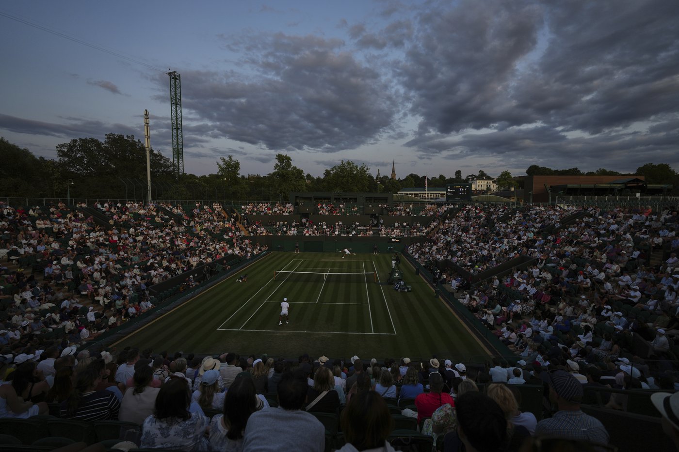 Wimbledon: Ben Shelton is 1 game away from winning when his match is suspended because of darkness | iNFOnews.ca Wimbledon: Ben Shelton is 1 game away from winning when his match is suspended because of darkness | iNFOnews.ca