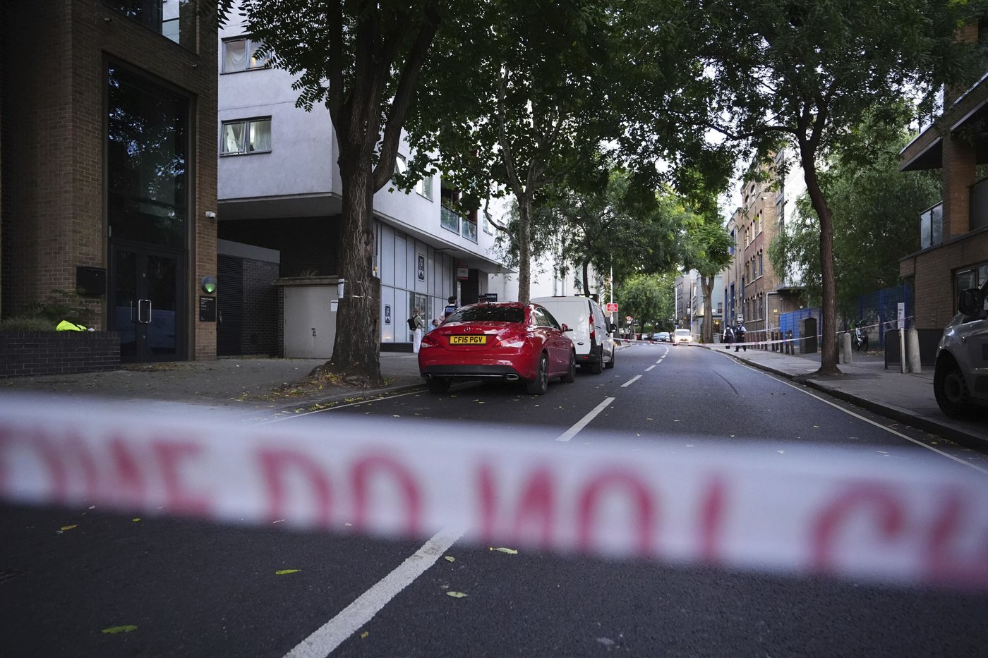 London stabbings leave 2 dead, 2 hospitalized, including suspect | iNFOnews.ca London stabbings leave 2 dead, 2 hospitalized, including suspect | iNFOnews.ca