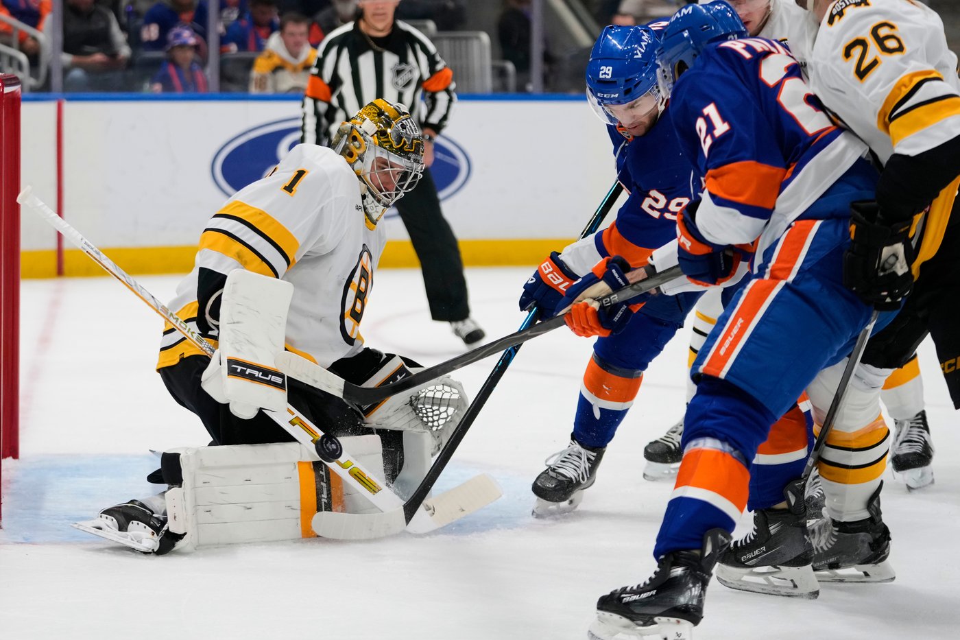 Khusnutdinov scores tying goal in 3rd, adds lone shootout goal in Bruins' 4-3 win over Islanders | iNFOnews.ca