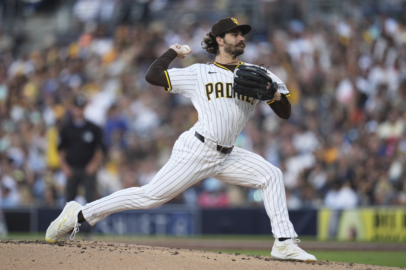 Padres right-hander Cease hit in back of head with 1-hopper, stays in game | iNFOnews.ca