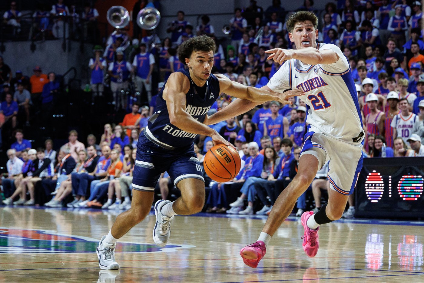 No. 3 Florida bounces back from season-opening loss and dominates North Florida 104-64 | iNFOnews.ca