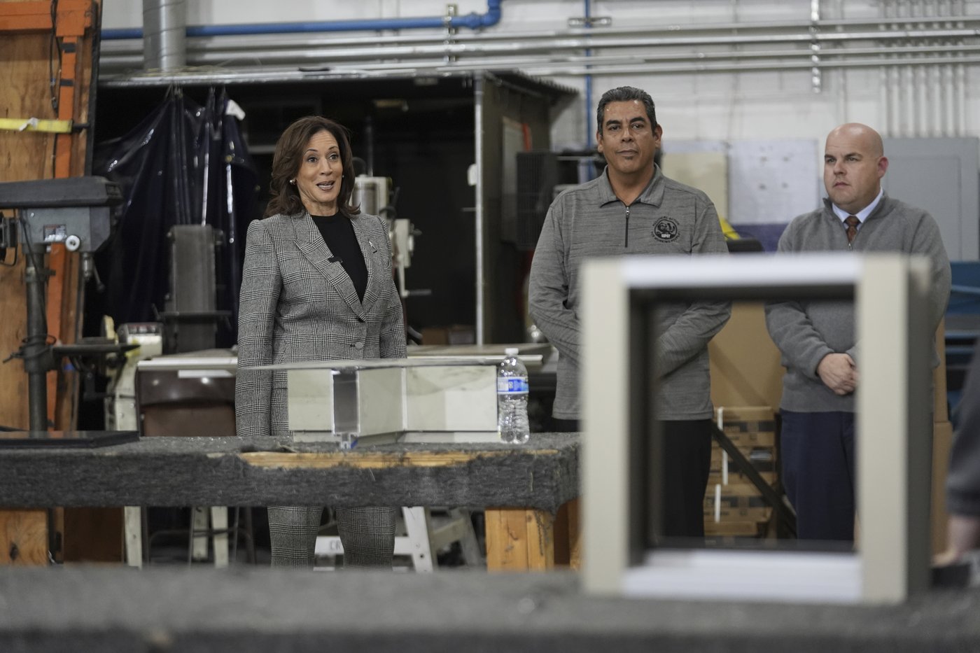 Harris brings in Maggie Rogers as she tries to fire up college-age voters in battleground Michigan | iNFOnews.ca