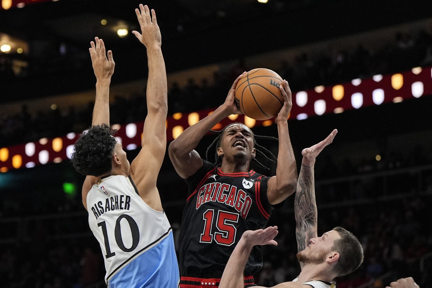 Hawks erase 21-point deficit by scoring 50 in the 4th quarter in a 141-133 win over the Bulls | iNFOnews.ca